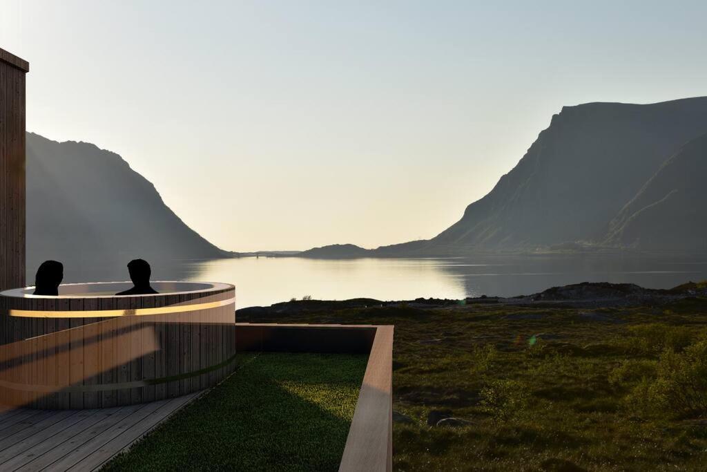 Hoda Cabin - Luxury Lodge With Jacuzzi And Sauna Lyngvaeret Bagian luar foto
