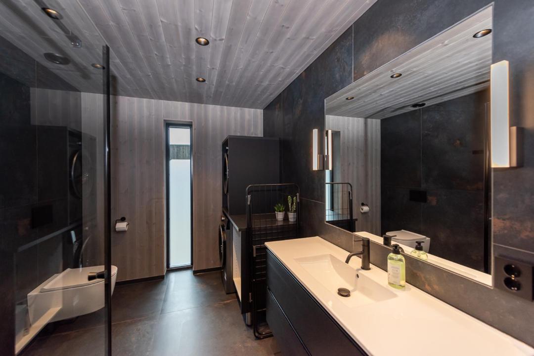 Hoda Cabin - Luxury Lodge With Jacuzzi And Sauna Lyngvaeret Bagian luar foto