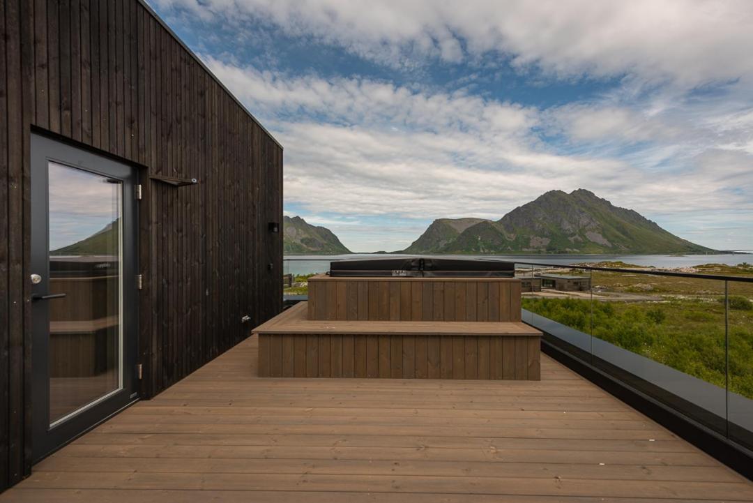 Hoda Cabin - Luxury Lodge With Jacuzzi And Sauna Lyngvaeret Bagian luar foto