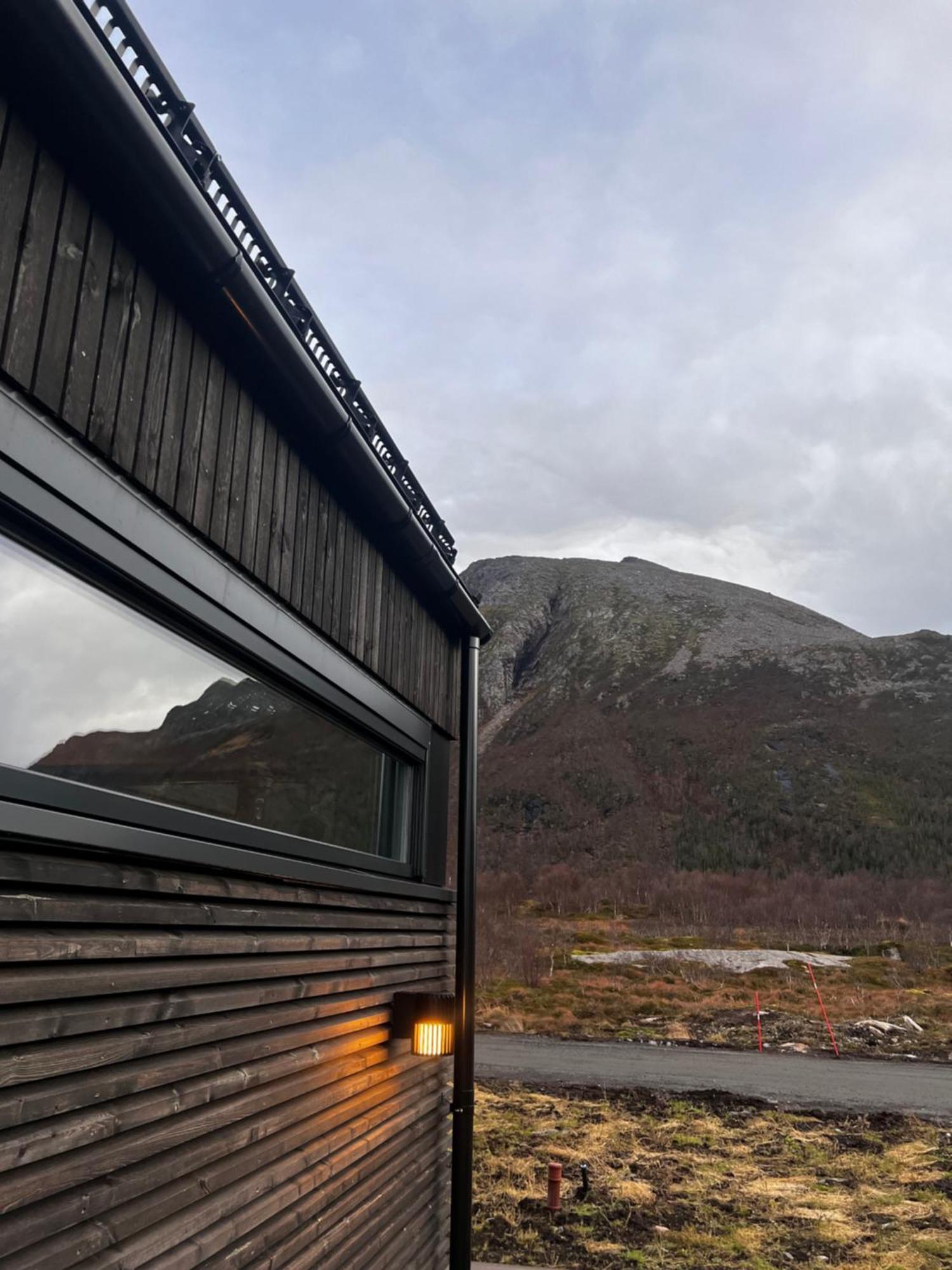 Hoda Cabin - Luxury Lodge With Jacuzzi And Sauna Lyngvaeret Bagian luar foto