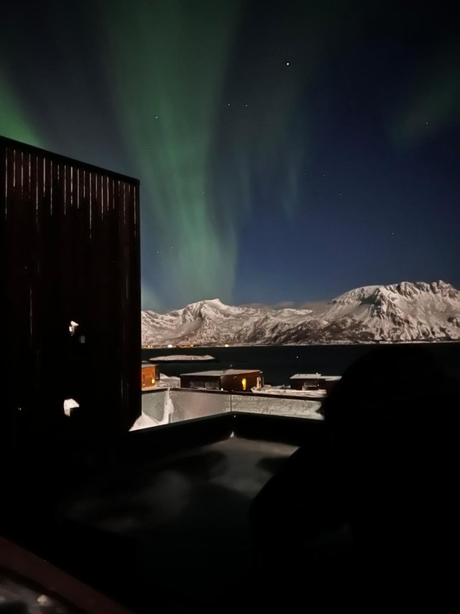 Hoda Cabin - Luxury Lodge With Jacuzzi And Sauna Lyngvaeret Bagian luar foto
