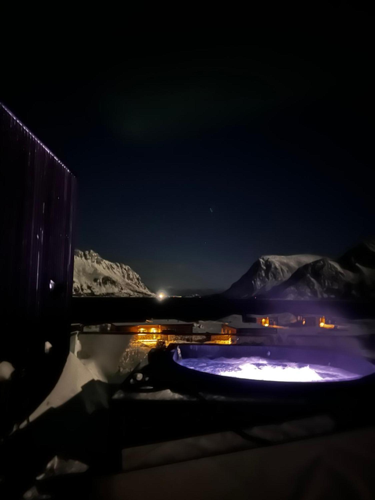 Hoda Cabin - Luxury Lodge With Jacuzzi And Sauna Lyngvaeret Bagian luar foto