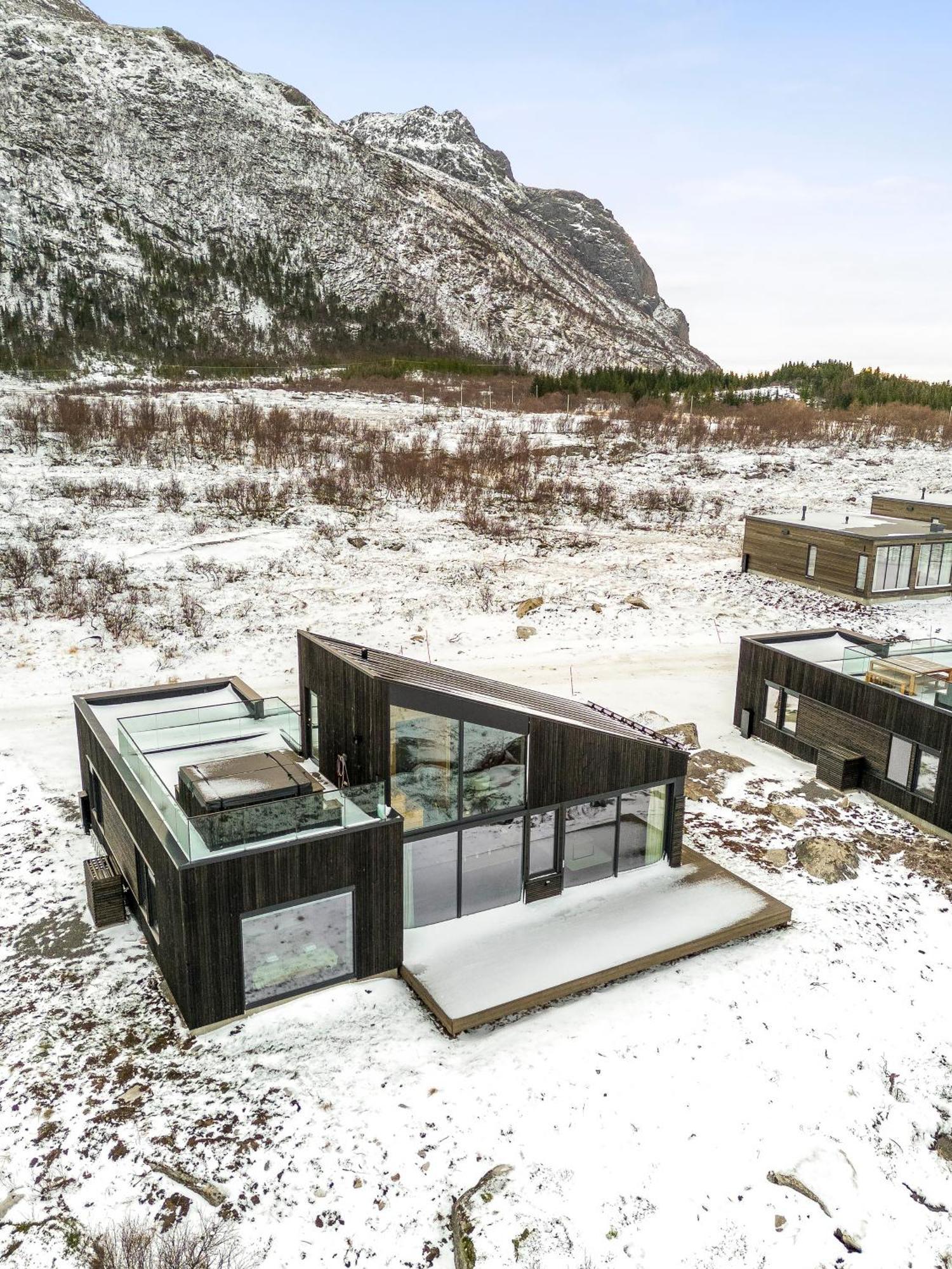 Hoda Cabin - Luxury Lodge With Jacuzzi And Sauna Lyngvaeret Bagian luar foto